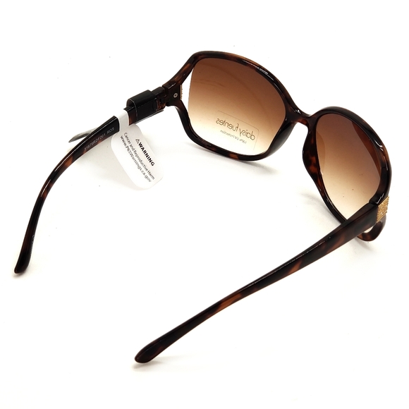Daisy Fuentes Sunglasses - Picture 6 of 7